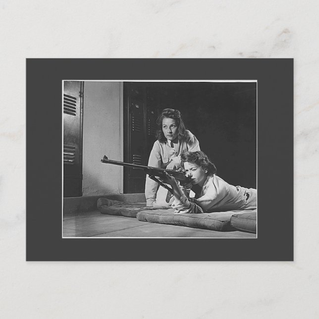 Flickor med vapen, 1940-talet vykort (Framsida)