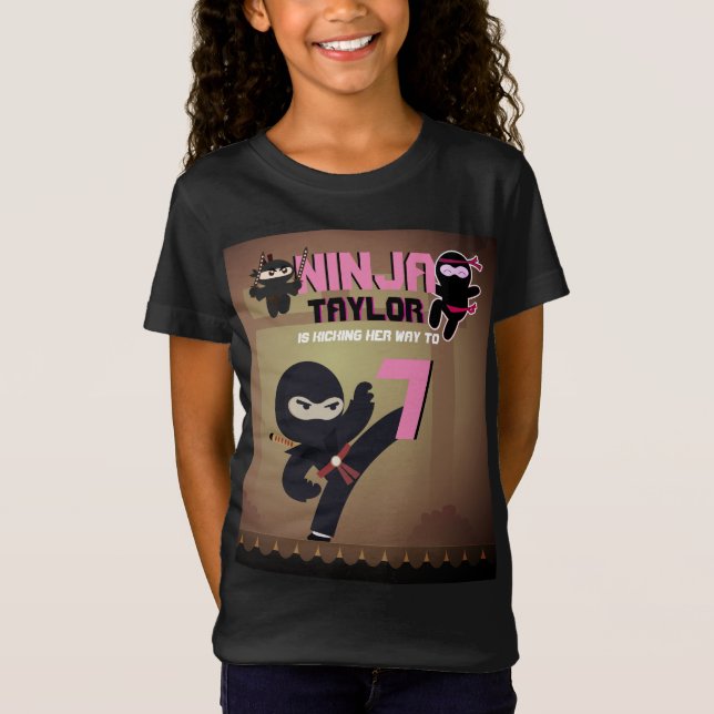 Flickor NINJA KickingDet Karate Warrior Birthday R T Shirt (Framsida)