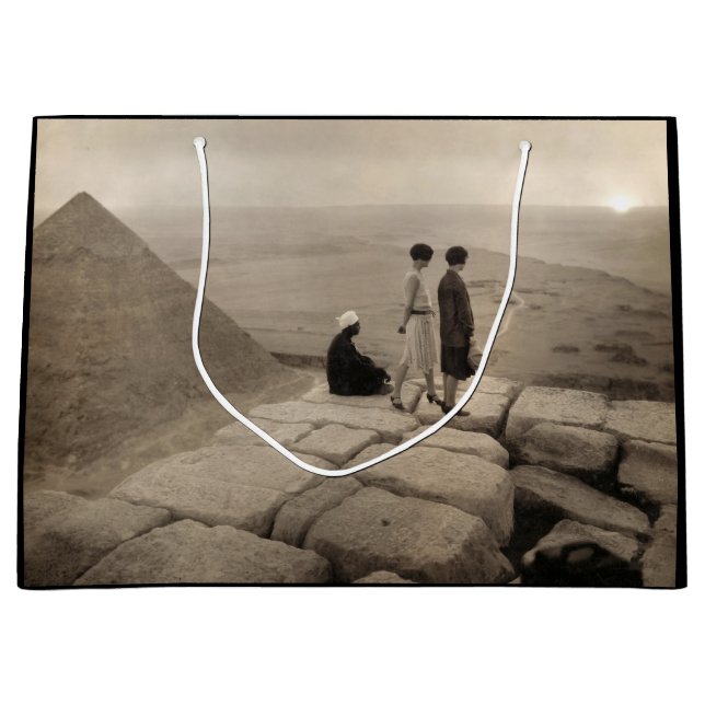 Flickor på toppen av Khufu-pyramiden i Egypten Sol (Framsidan)