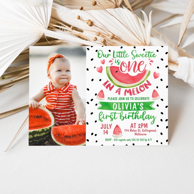 Flickor röd Grönt en i ett melonfoto 1:a födelseda Inbjudningar (Photo One in a Melon Birthday Invitation Template, Red Watermelon First Birthday Invitation, )