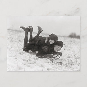 Flickor som åker släde, 1915 vykort