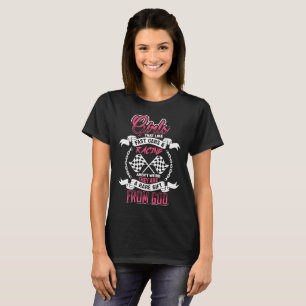 flickor, som gillar, fastar bilar och den t shirt