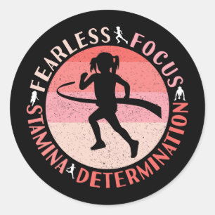 Flickor som kör mentet - Focus Fearless-Springer Runt Klistermärke