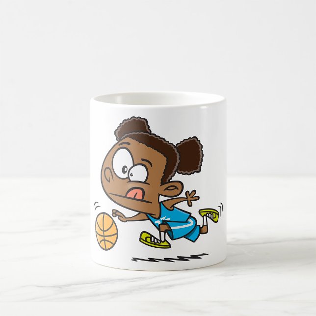 Flickor som spelar basketbollkaffe Mugg (Skapare uppladdad)