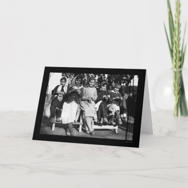 Flickor som sticker i Albanien 1923 Kort (Framsida)