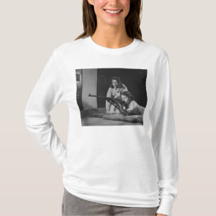 Flickor som utbildar i Marksmanship för T-shirt