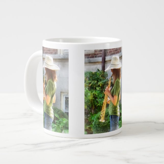 Flickor spelar saxofon jumbo mugg (Framsida vänster)
