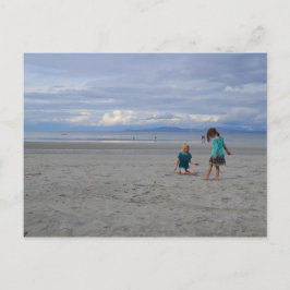 Flickor vid Beach Vykort