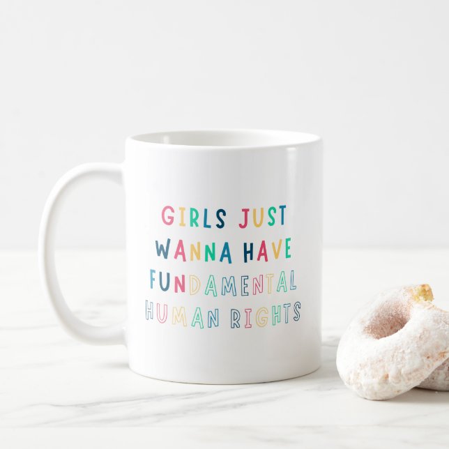 Flickor vill bara ha grundläggande mänskliga Höger Kaffemugg (Med munk)