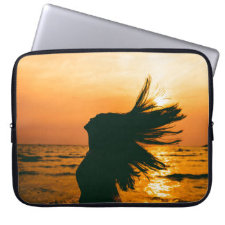Flicksilhuett, havsolnedgång, frihet. laptop fodral