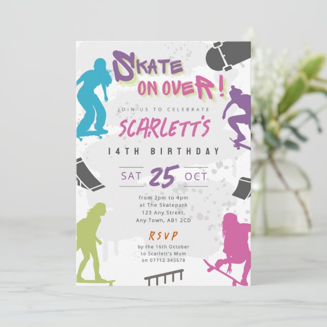 Flickskateboardsparty födelsedagsinbjudan Skatepar Inbjudningar (Stående Fram)