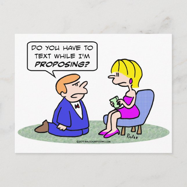 Flicktexterna medan han föreslår. vykort (Framsida)