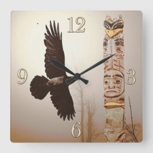 Flies Raven & Totem-Pole Fantasy Art Fyrkantig Klocka