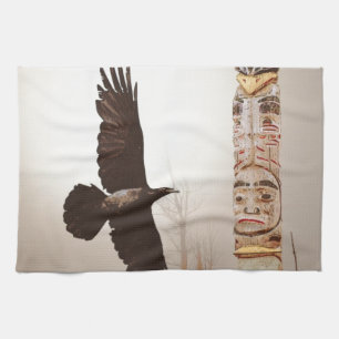 Flies Raven & Totem-Pole Fantasy Art Kökshandduk