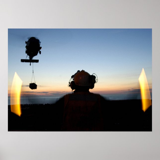 Flight Deck Crewman Poster (Framsidan)