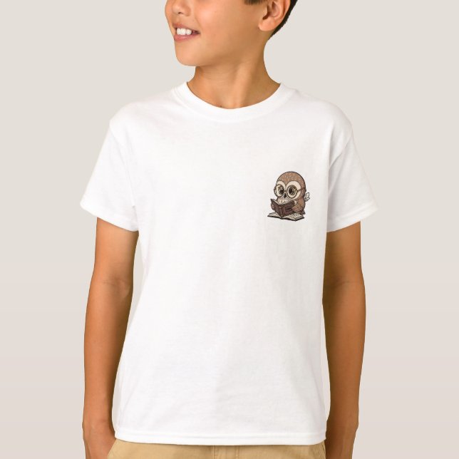 Flitig Uggla som läser en bok för barn T Shirt (Framsida)
