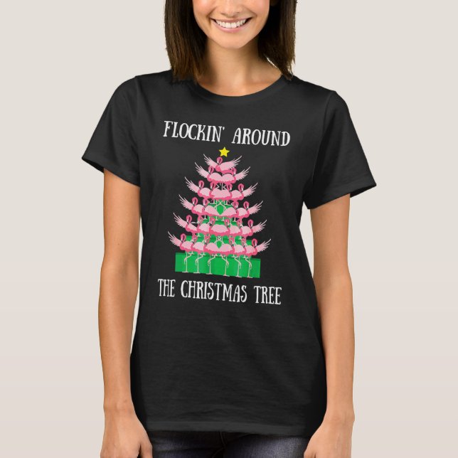 Flockar runt julgranens ljus Flamingo T Shirt (Framsida)