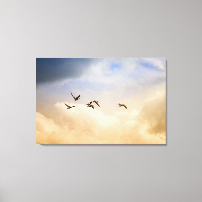 Flocket av fåglar under flygning canvastryck (Framsida)
