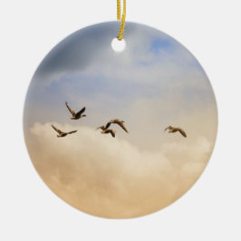 Flocket av fåglar under flygning julgransprydnad keramik