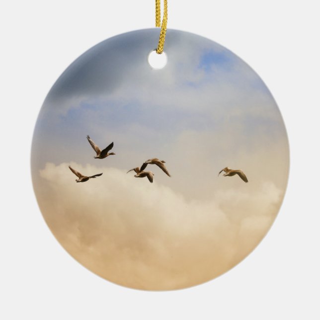 Flocket av fåglar under flygning julgransprydnad keramik (Framsidan)