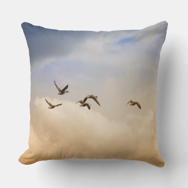 Flocket av fåglar under flygning kudde (Framsida)