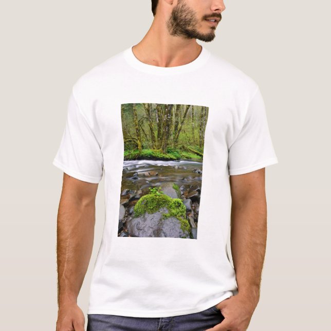 Flod i grön skog, Oregon Tee Shirt (Framsida)
