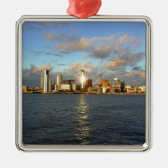 Flod Mersey & Liverpool strand Julgransprydnad Metall (Framsidan)