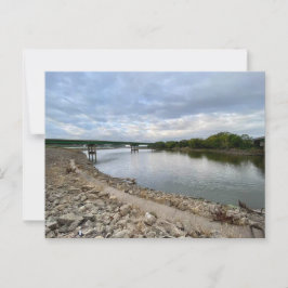 Flod och bro på en Cloudy Day Sayed Hej Vykort