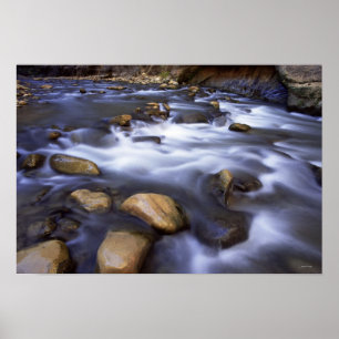 Flod som flödar över stenar, jungfrulig flod, Utah Poster