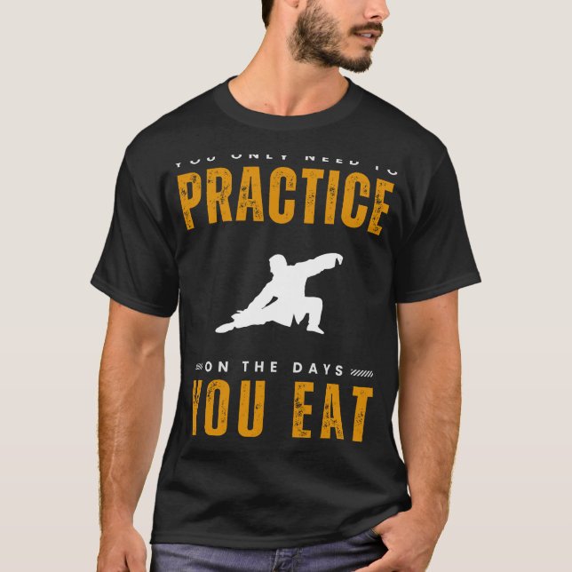Flöde in i skratt med Tai Chi Practice Tee  Fin (Framsida)