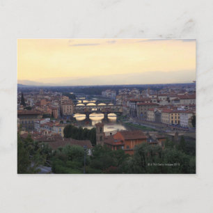 Floden Arno och Ponte Vecchio i Florens. Vykort