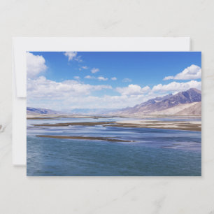 Floden Brahmaputra och bergslandskapet - Tibet Inbjudningar