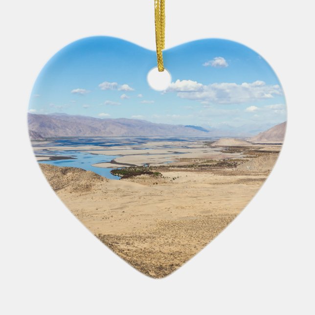 Floden Brahmaputra och ökenlandskapet - Tibet Julgransprydnad Keramik (Framsidan)