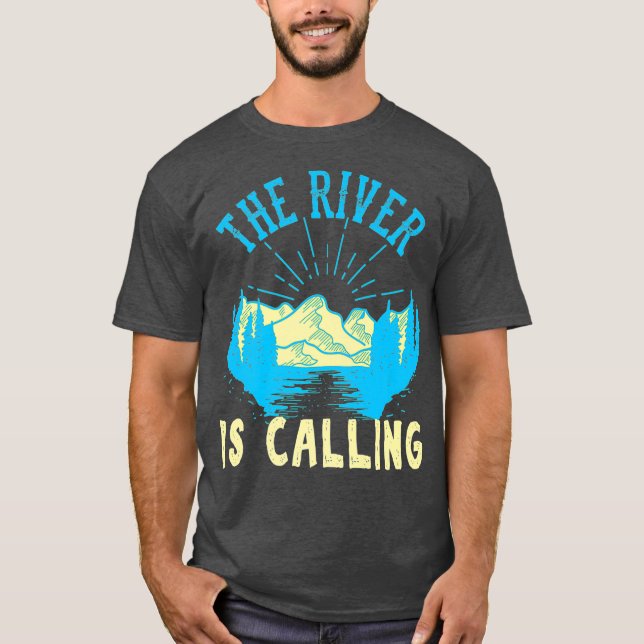 Floden kallar Flygfisket Canoeing Kayaking T Shirt (Framsida)