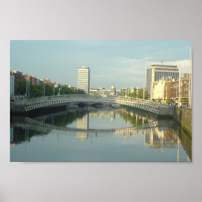 Floden Liffey in Dublin City Center Poster (Framsidan)