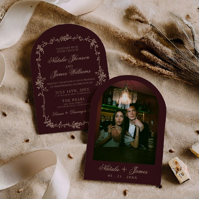 Floral Beige Burgundy Old Money Arched Wedding Inbjudningar (Skapare uppladdad)