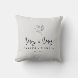 Floral Bouquet MRS & MRS Quote Lesbian Couple Kudde