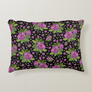 Floral Pattern Lilac Pink Green Black Prydnadskudde