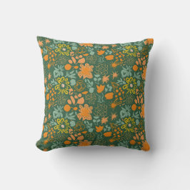 Floral pattern on a dark green background  kudde