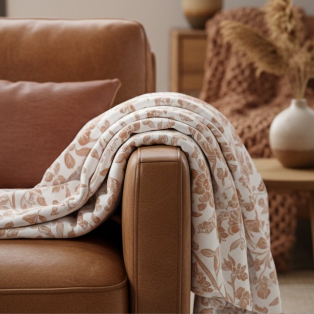 Floral Terracotta Toile Pattern Fleecefilt (Add a touch of rustic charm to your home with this Floral Terracotta Toile Pattern Fleece Blanket!)