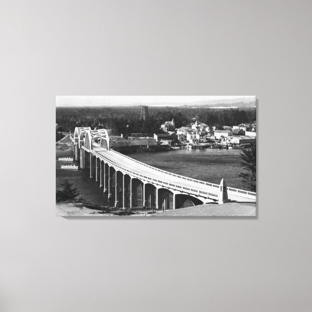 Florence, Oregon Town View och Siuslaw Bridge Canvastryck (Framsida)