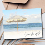 Florida Beach Wedding Spara datumet Meddelande Vykort<br><div class="desc">Florida-badbröllop spara datumkort för ditt målbröllop. Det här paraplyet på stranddesignkortet är perfekten för att meddela dina bröllop-planer till din familj och dina vänner.</div>