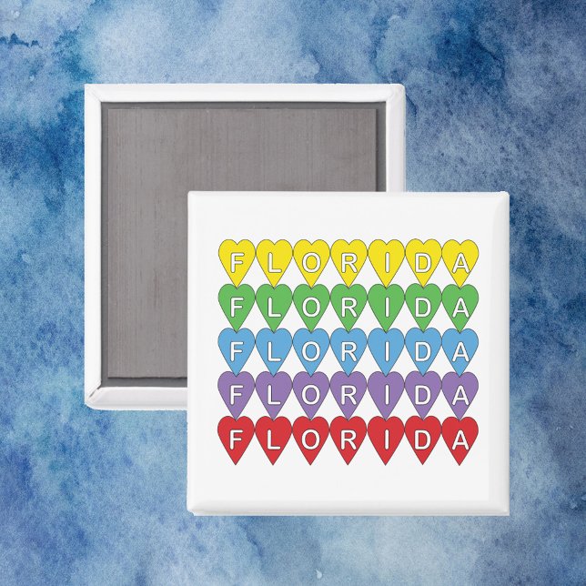 Florida Hjärtregnbåge Mönster Magnet (A magnet that says Florida with yellow, green, blue, purple and red hearts.)