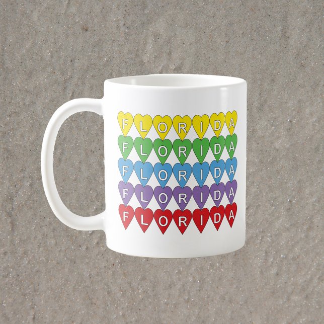 Florida Regnbågs Hjärtan Kaffemugg (A mug that says Florida in red, yellow, green, blue & purple hearts.)