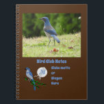 Florida Skryssb Jay Bird Klubb Monogram Photo Anteckningsbok<br><div class="desc">Fokus ligger på grund lämnat om en Florida Skryssb Jay. Ovanför fågeln är ett textalternativ som säger "Bird Klubb Notes" och ovanför klubben är namn ett utbytbart fotoalternativ med ett foto av den söt fågeln. Och till högerna av Blue Jay är ett val av ditt eget monogram fält. Till högerna...</div>
