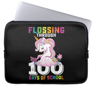 Flossande enhörning genom 100 skoldagar laptop fodral