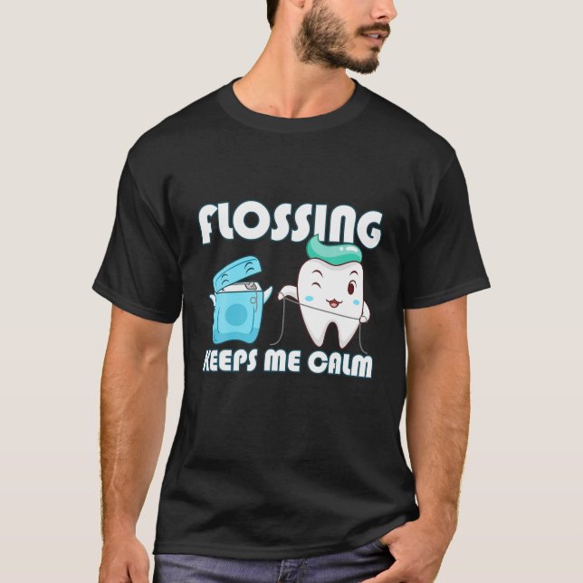 Flossing Keeps Me Calm Dental Floss Teeth T Shirt (Framsida)