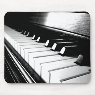Flott svart- & vitpianofotografi musmatta