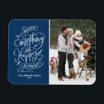 Flottblå merry Allt och Lycklig alltid Photo Magnet<br><div class="desc">Gör allt,  och lycklig alltid! Skicka varma semesterhälsningar till familj och vänner med anpassadets helgdag fotomagnet. Den har en modern festlig kalligrafi. Anpassa den här fotomagneten genom att lägga till information om helgdag. Den här moderna fotomagneten i helgdag finns på andra kardstockar.</div>