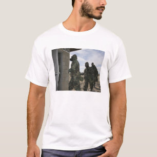 Flottor och sjömän sparar in i gasakammaren t-shirt
